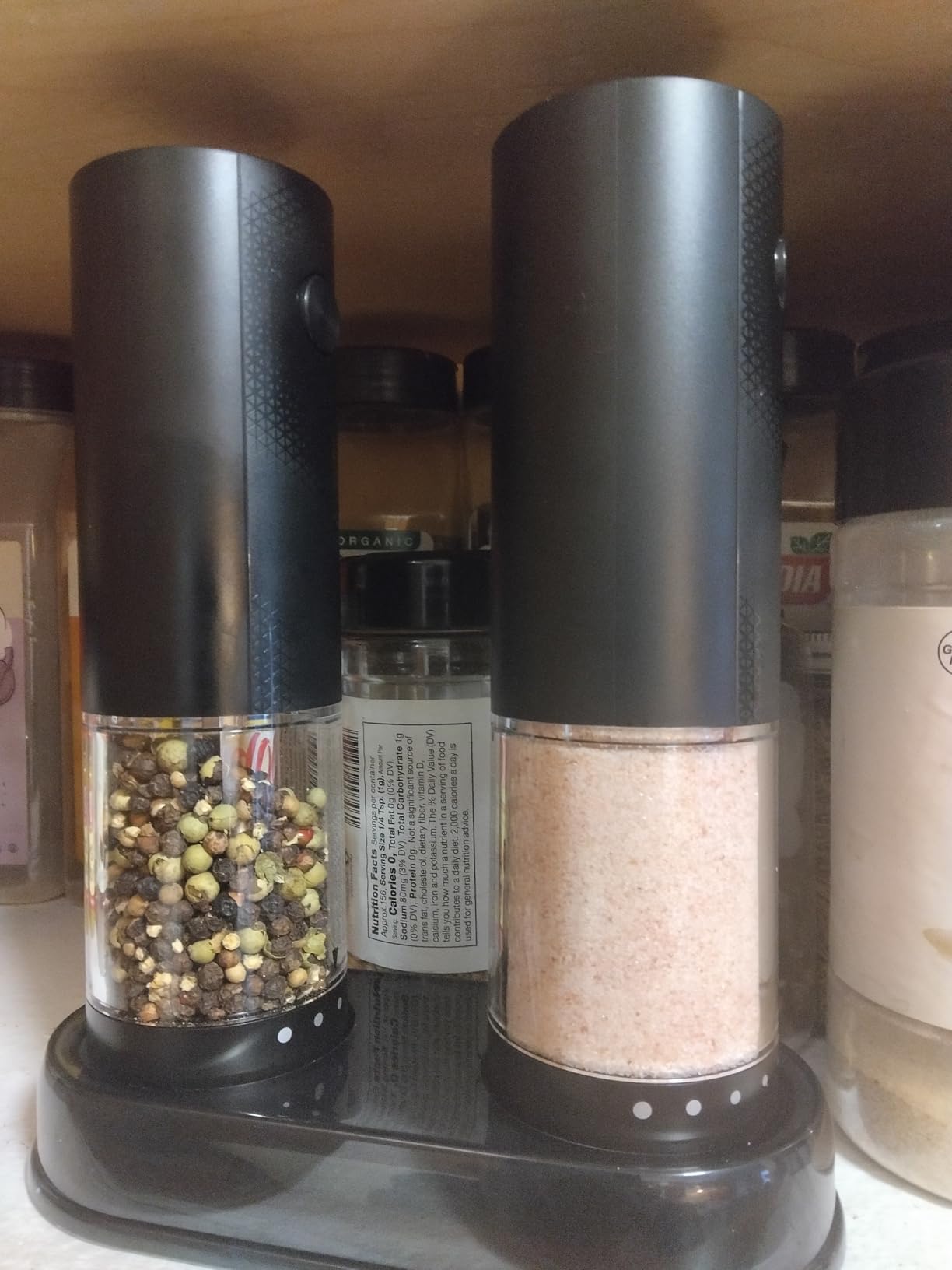 Electric Salt and Pepper Grinder Set - Rechargeable Automatic Salt and Pepper Shakers, Kitchen Appliances with External Adjustable Coarseness, Larger Hopper for Cooking, Home Gifts(2 Pack,Black/White) customer photo 2